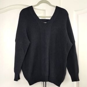 Lovemarks gray chunky v-backline sweater size large with criss cross tie in back